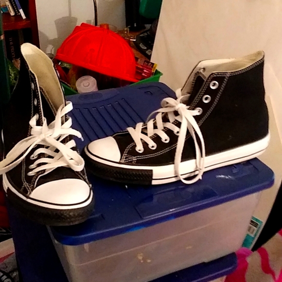 Shoes(converse allstars - Picture 1 of 4